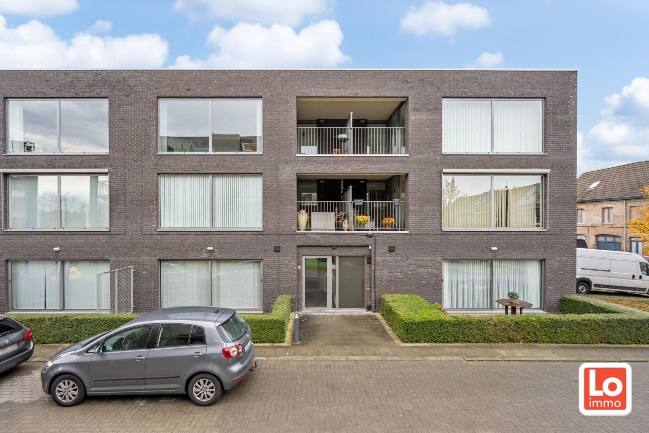 Ruim instap klaar appartement met ondergrondse autostaanplaats op een toplocatie vlakbij het centrum van Lokeren! foto 2