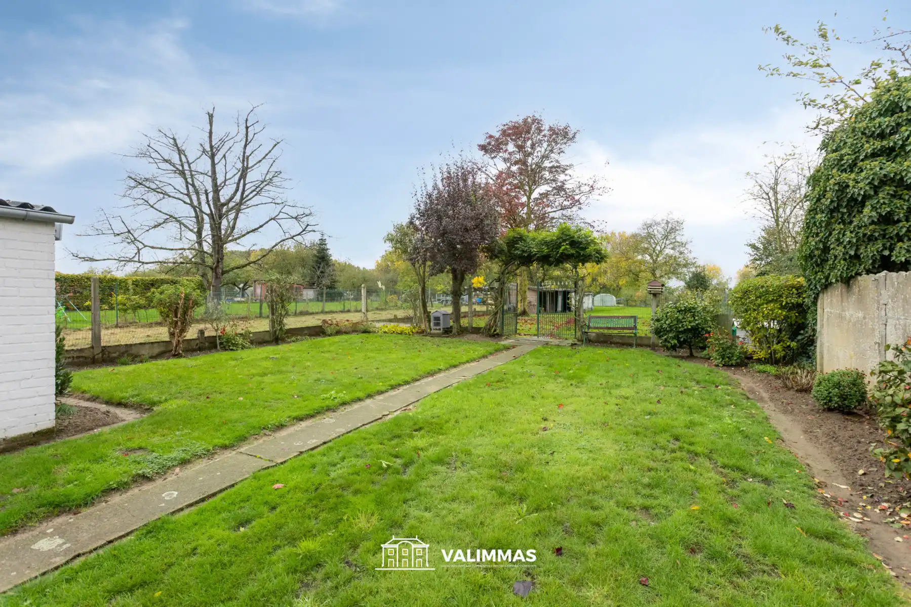 Prachtig gelegen gerenoveerde driegevelwoning met grote tuin foto 19