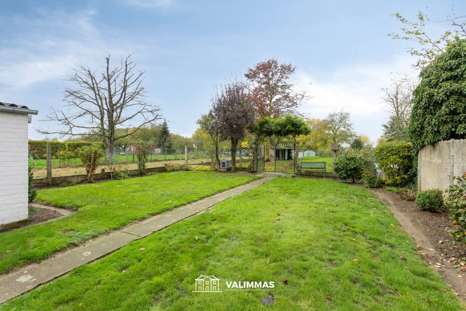 Prachtig gelegen gerenoveerde driegevelwoning met grote tuin foto 19