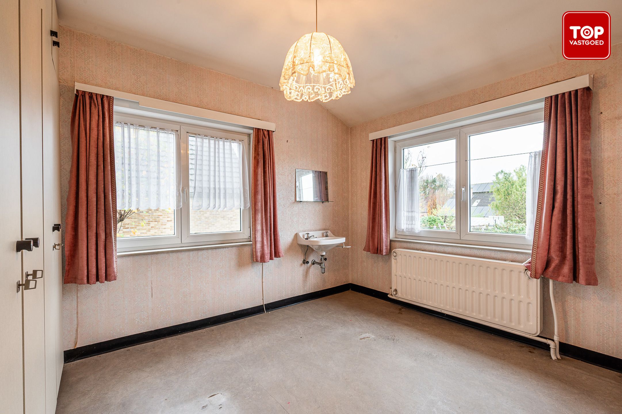 Te renoveren alleenstaande woning met 4 Slaapkamers foto 13