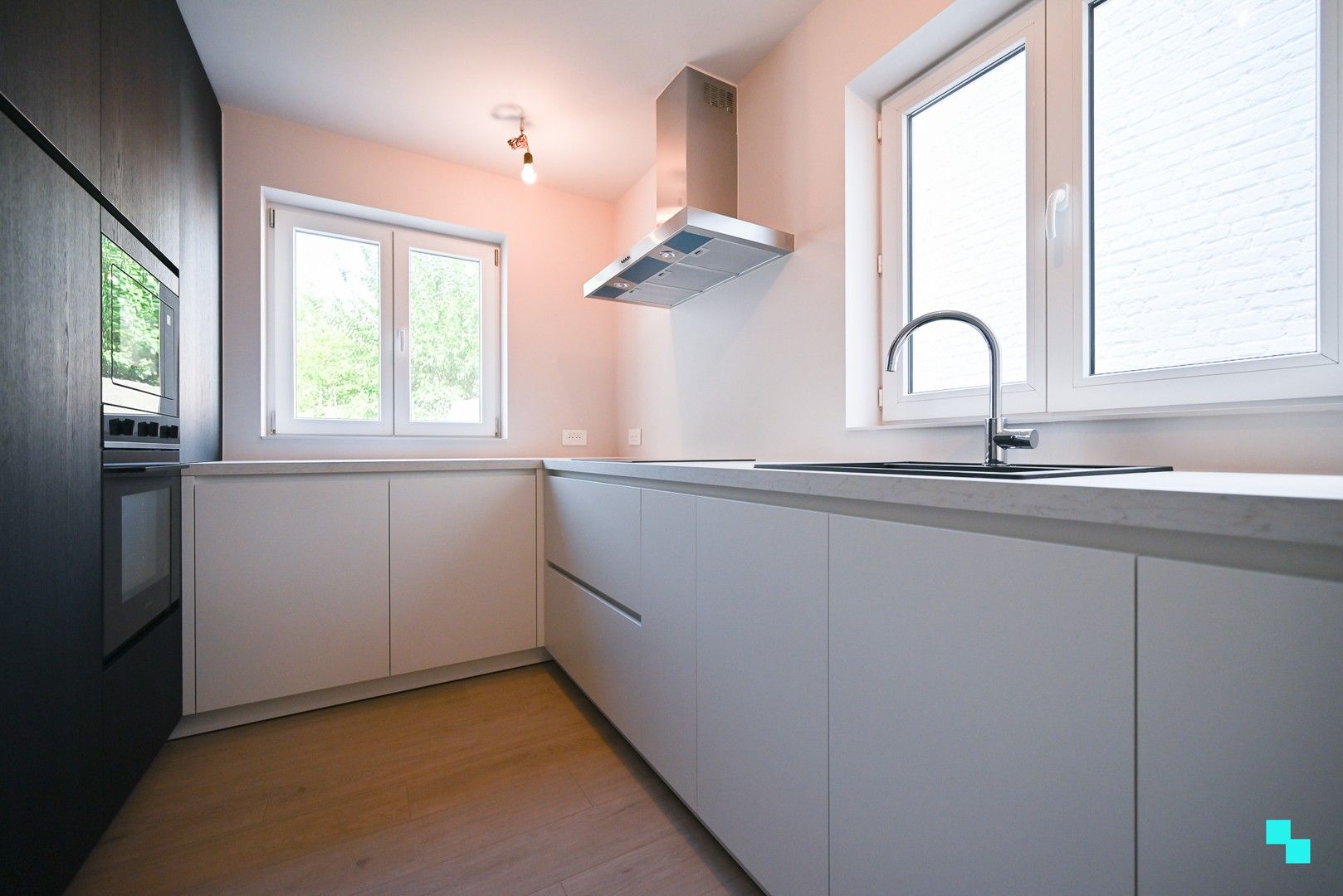 Prachtig & compleet gerenoveerde burgerwoning in hartje Izegem foto 10