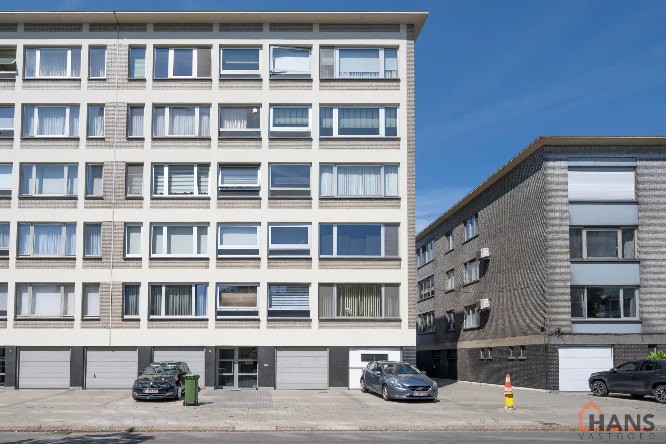 Instapklaar appartement met garage. foto {{pictureIndex}}