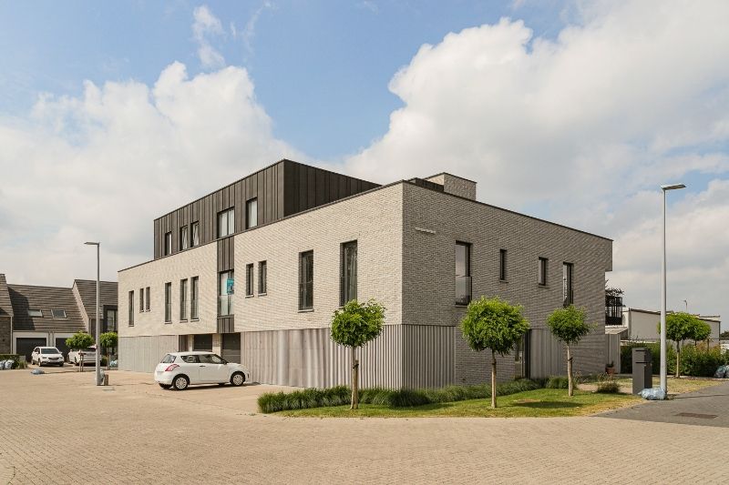 Dakappartement met garage en zonnepanelen foto {{pictureIndex}}