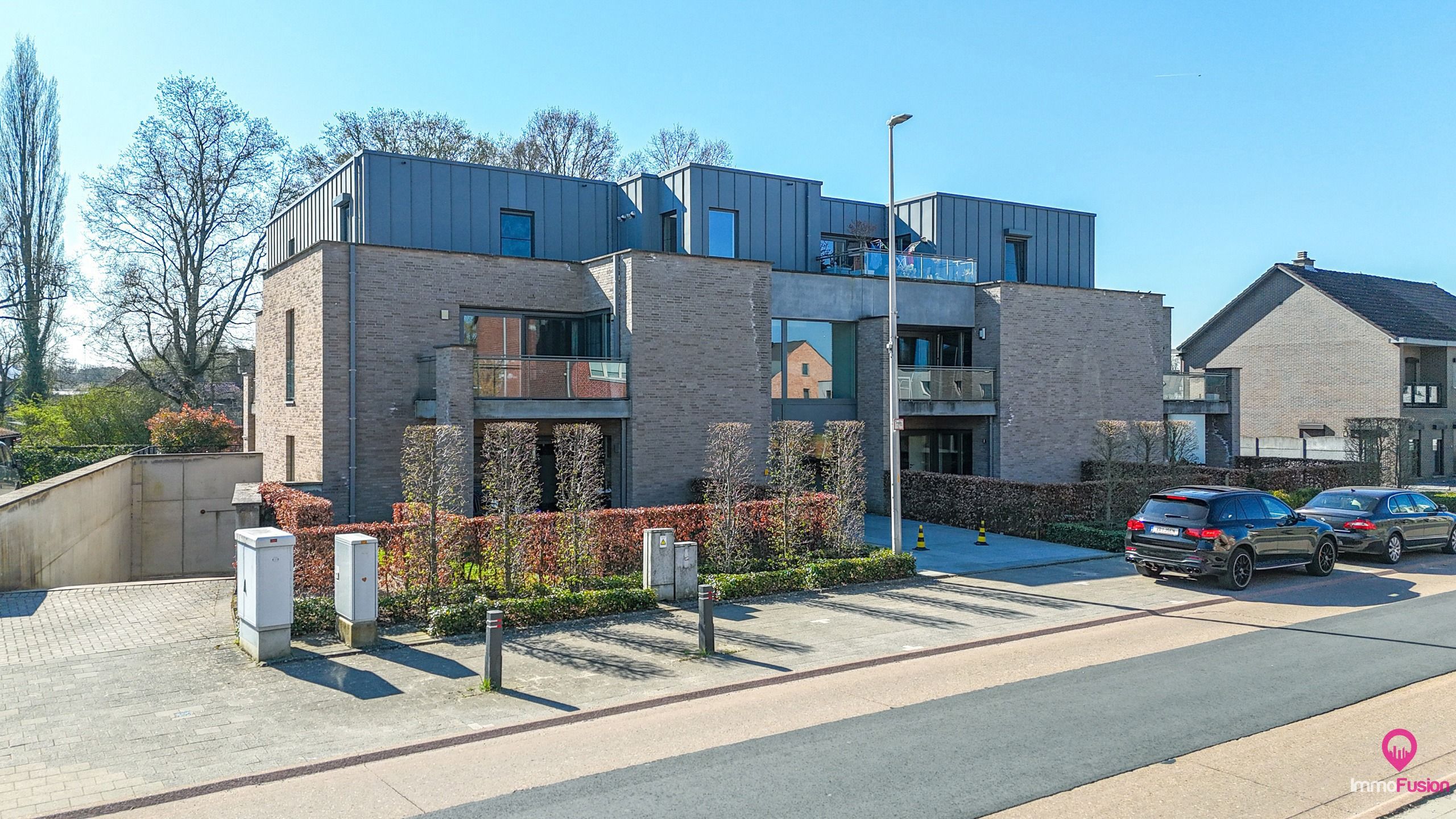 Gelijkvloers appartement me tuin en autostandplaats! foto {{pictureIndex}}