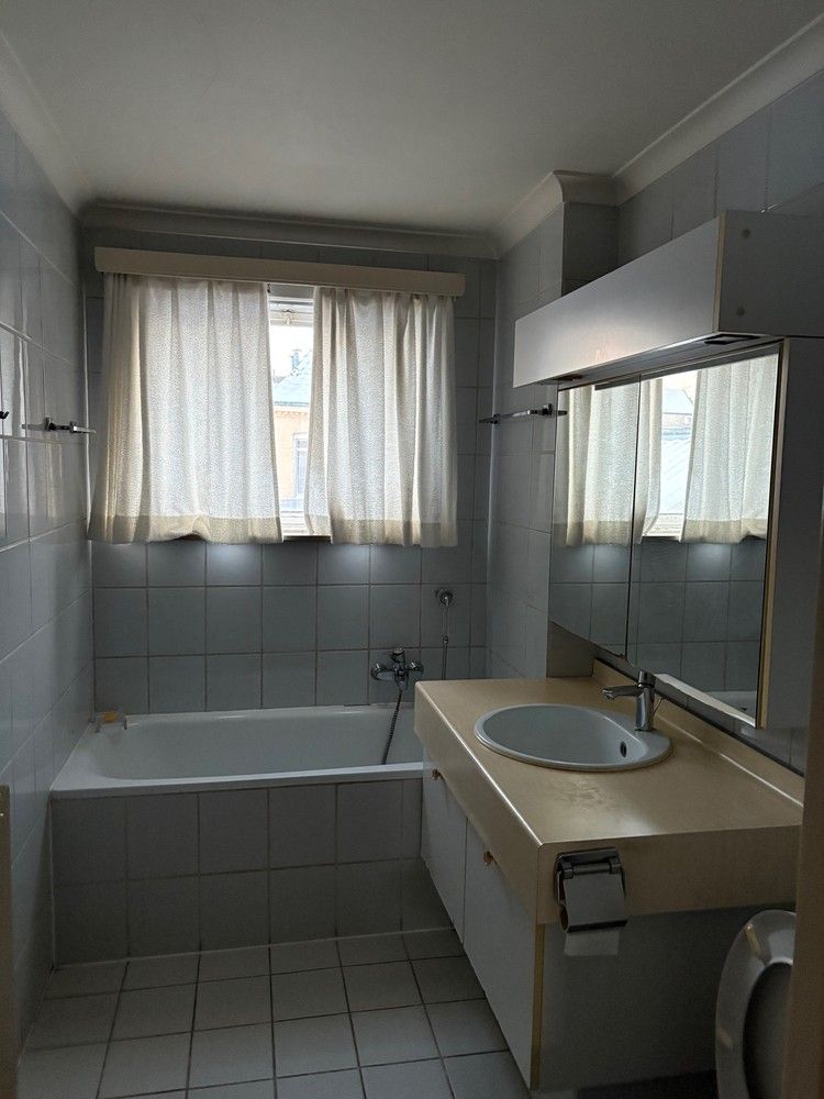 2 ruime goed gelegen te renoveren appartementen foto 7