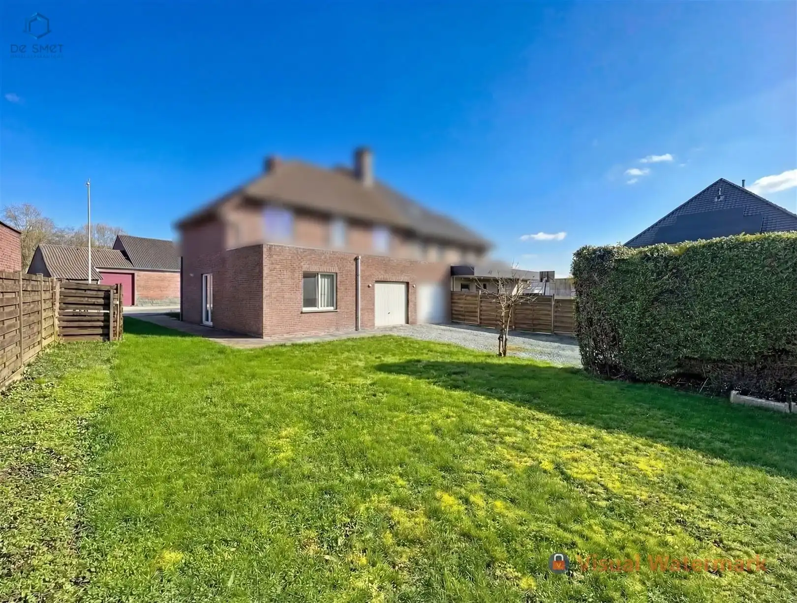 Ruim gelijkvloers appartement met tuin in Woubrechtegem foto {{pictureIndex}}