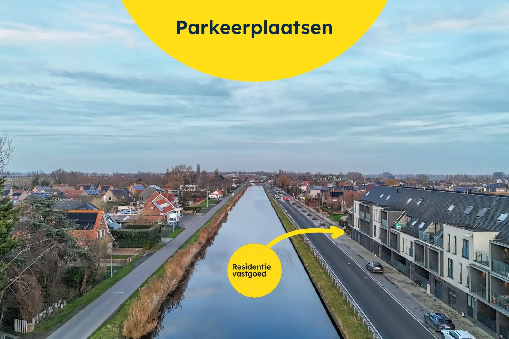 2 ruime parkeerplaatsen langs de vaart in Oudenburg foto {{pictureIndex}}