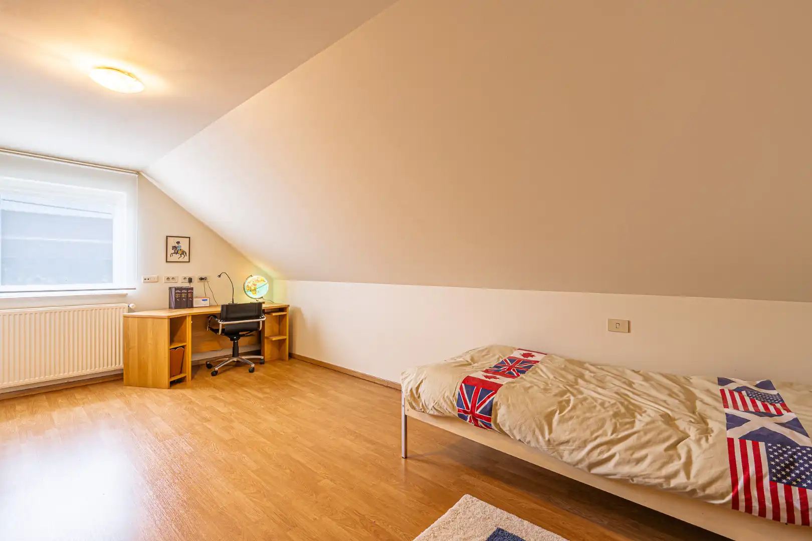 Ruime, instapklare villa met 4 slaapkamers, dubbele garage, burearuimte en aangelegde tuin op ideale ligging in Menen.  foto 14
