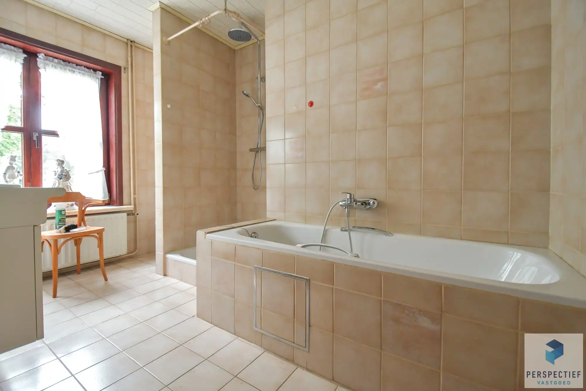 Ruime charmante villa met 4 GROTE slaapkamers, garage,&nbsp;&nbsp;tuin en bijhuis in rustige en landelijk omgeving. foto 12