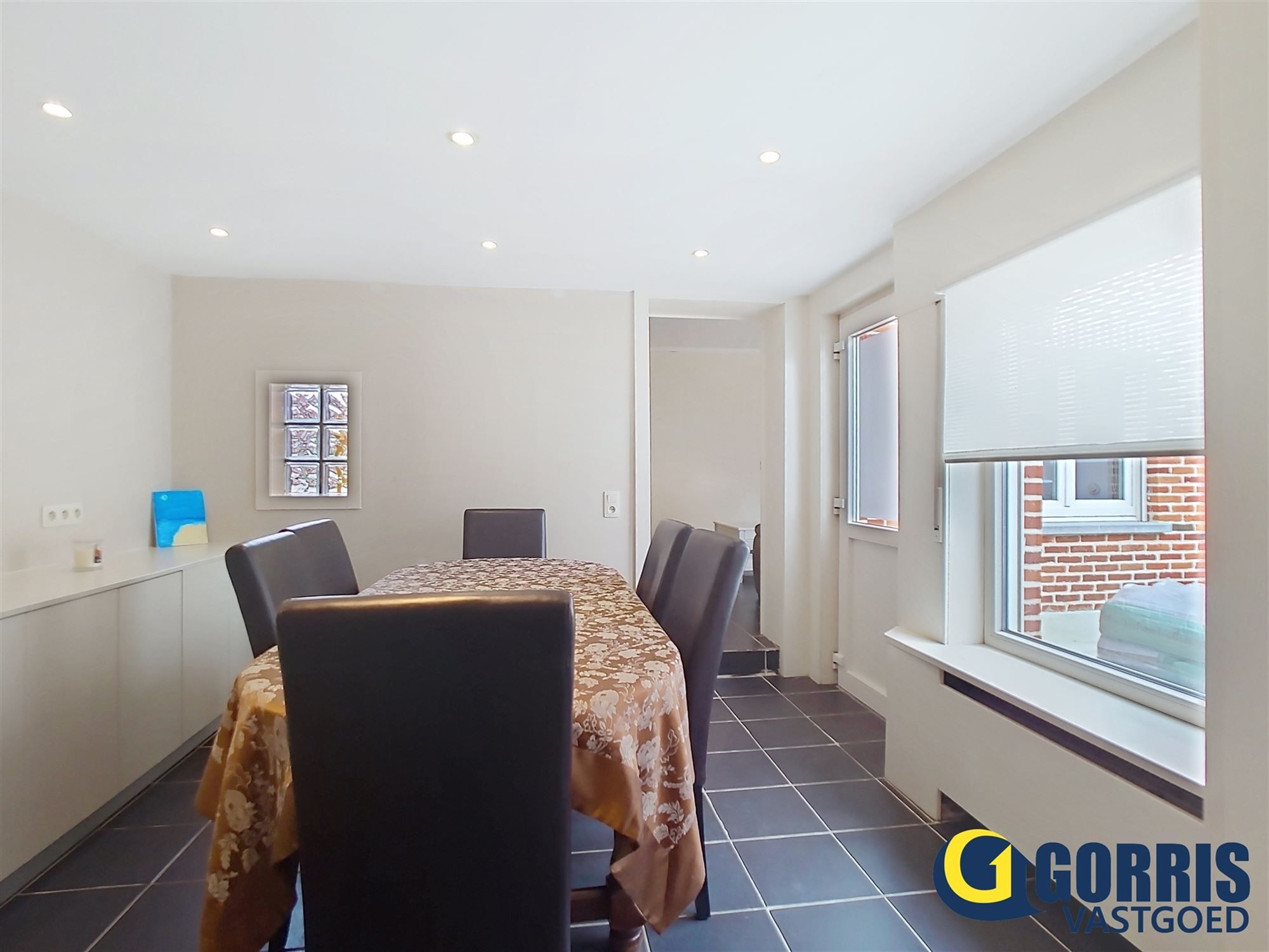 Vrijstaande gezinswoning met renovatiepotentieel









 foto 4