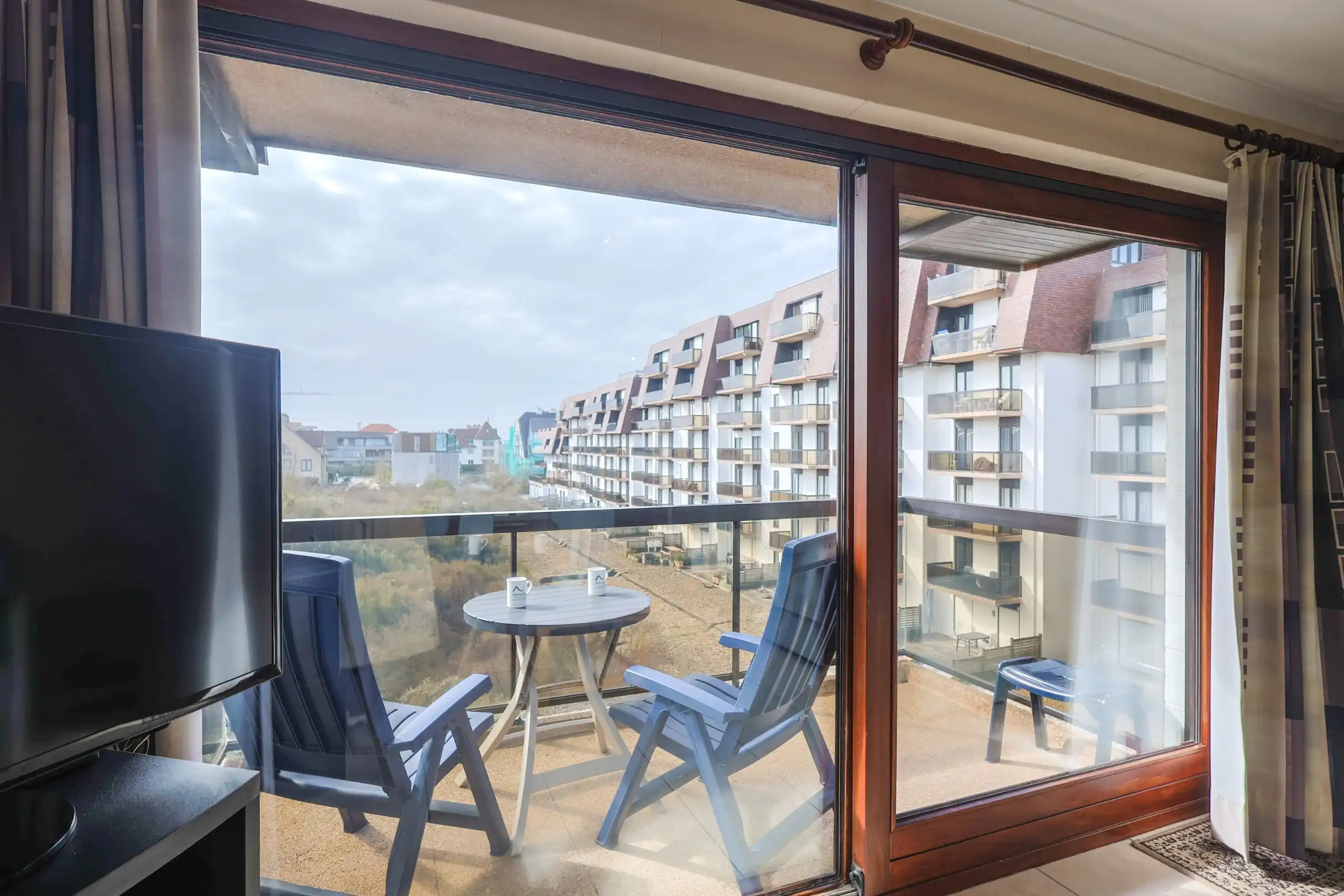 Studio met eigen terras, kelder en parkeerplaats foto 11