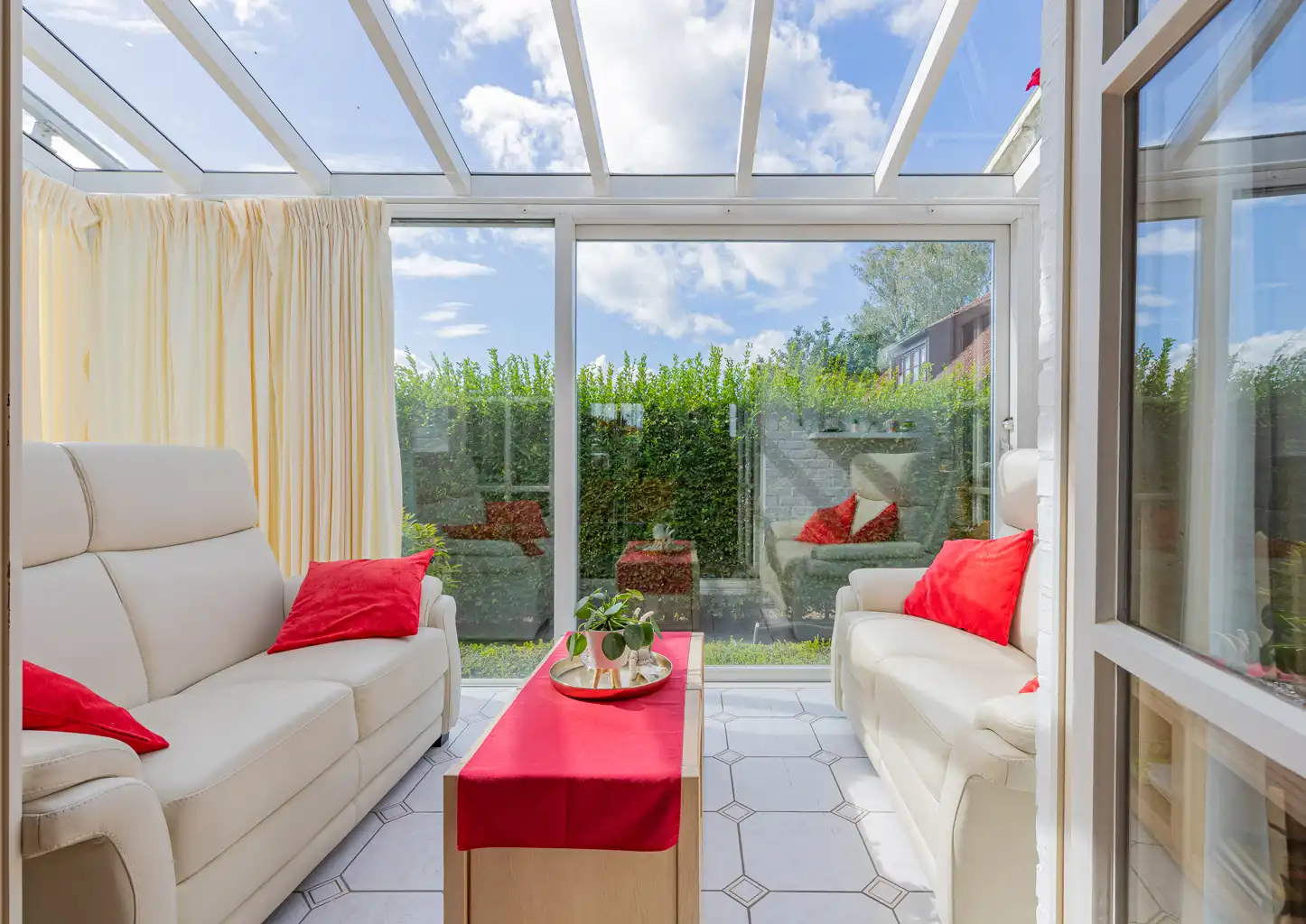 Open bebouwing met 4 slpks en veel opbergruimte! foto 8