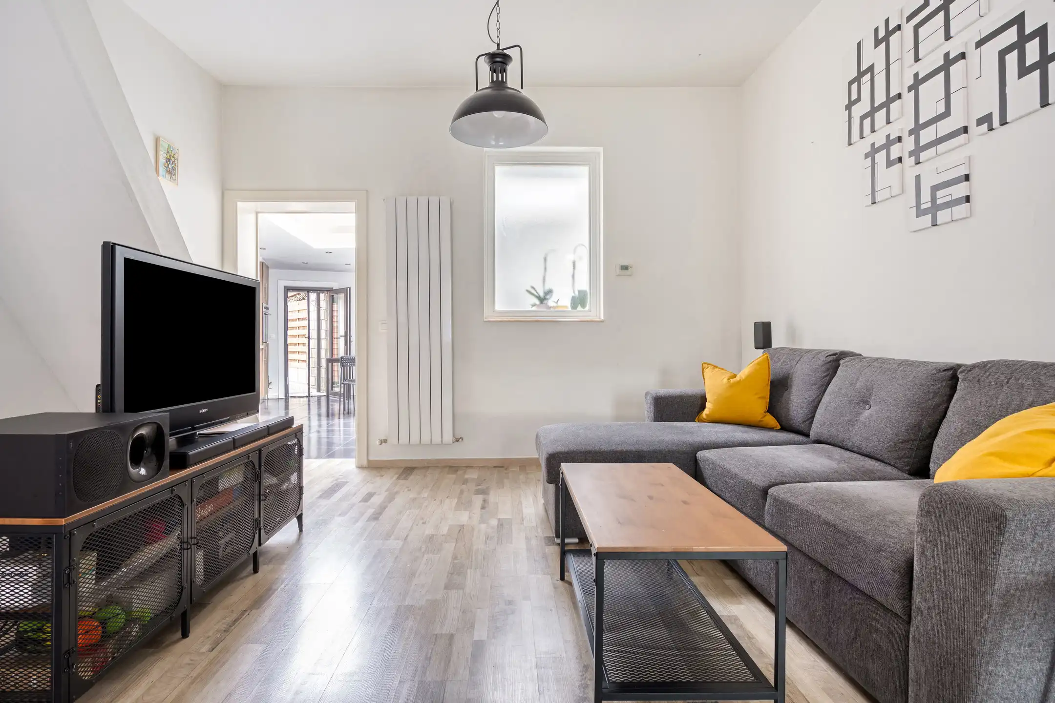 Instapklare woning met tuin op uitstekende locatie foto 4