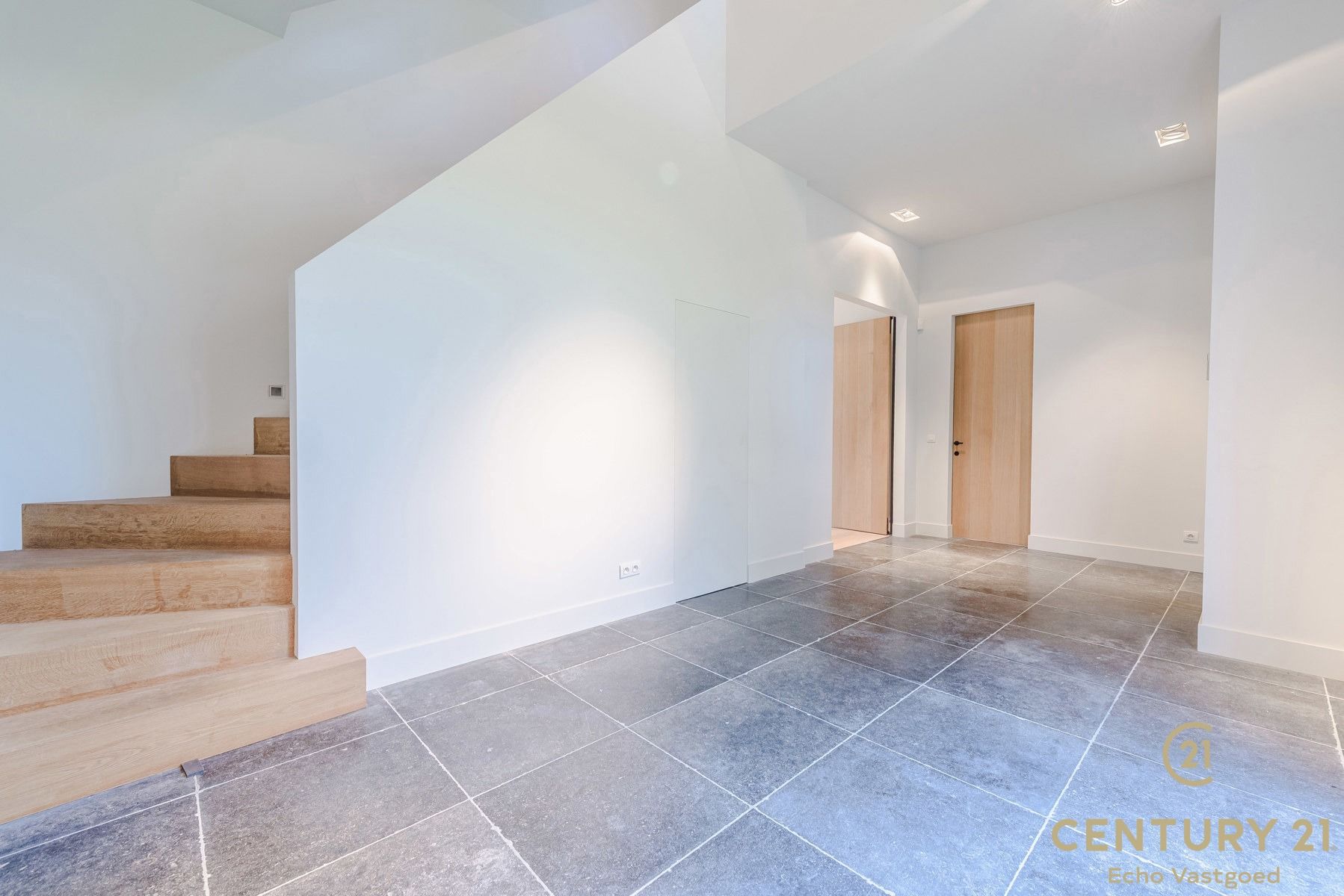 Unieke high-end villa met royaal woonoppervlak op 2415m² foto 3