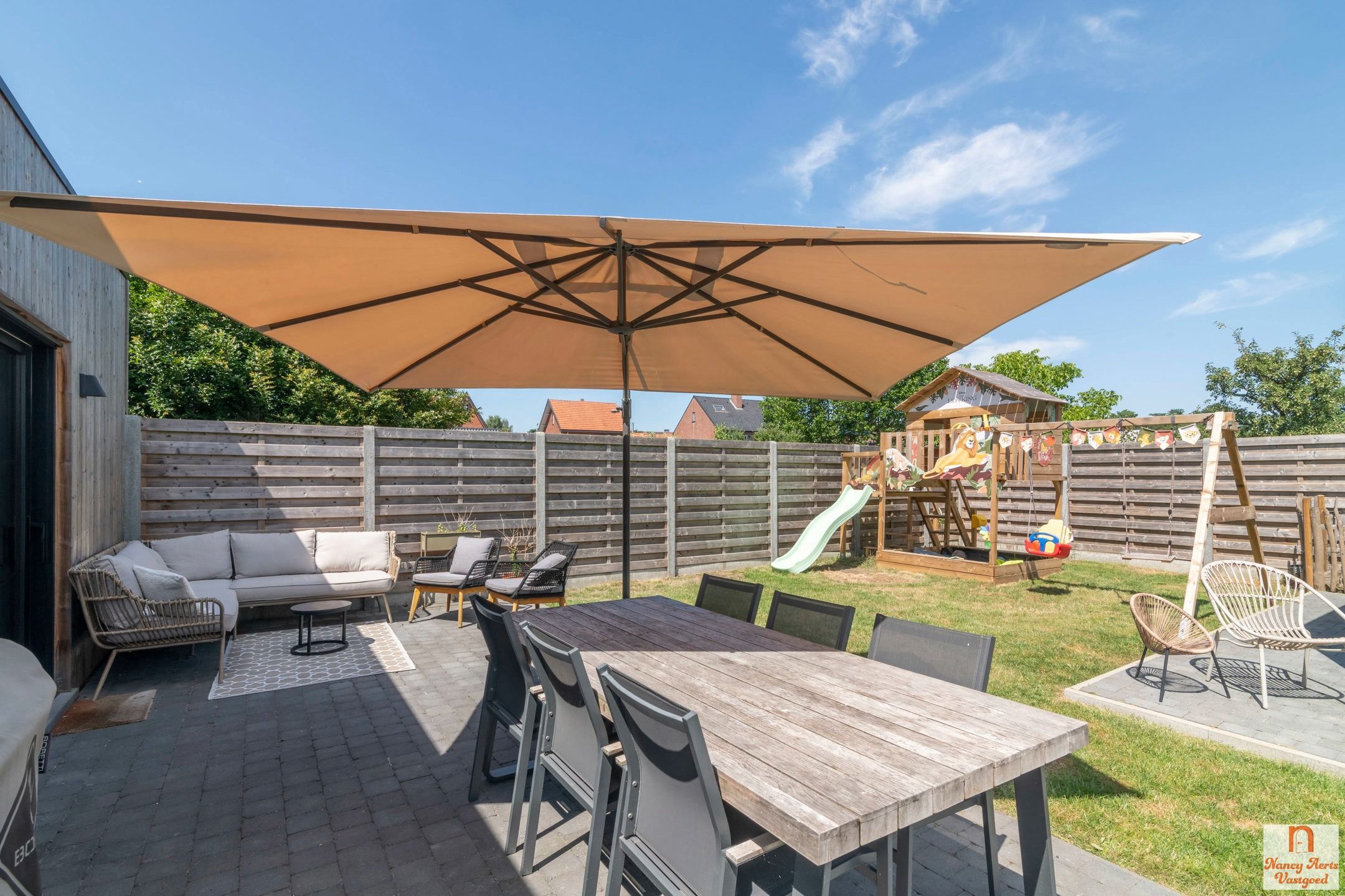 Volledig gerenoveerde woning met bijbouw en grote tuin foto 28