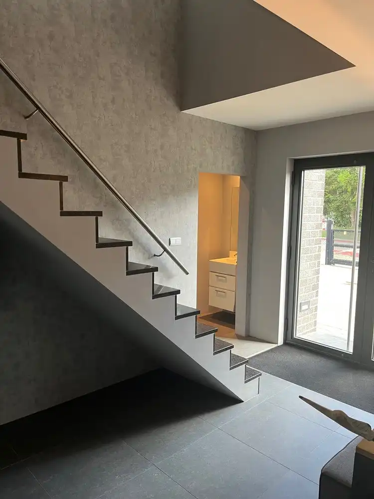 Licht, ruimte en luxe: energiezuinige, recente villa met 5 slk te koop in Maasmechelen! foto 4