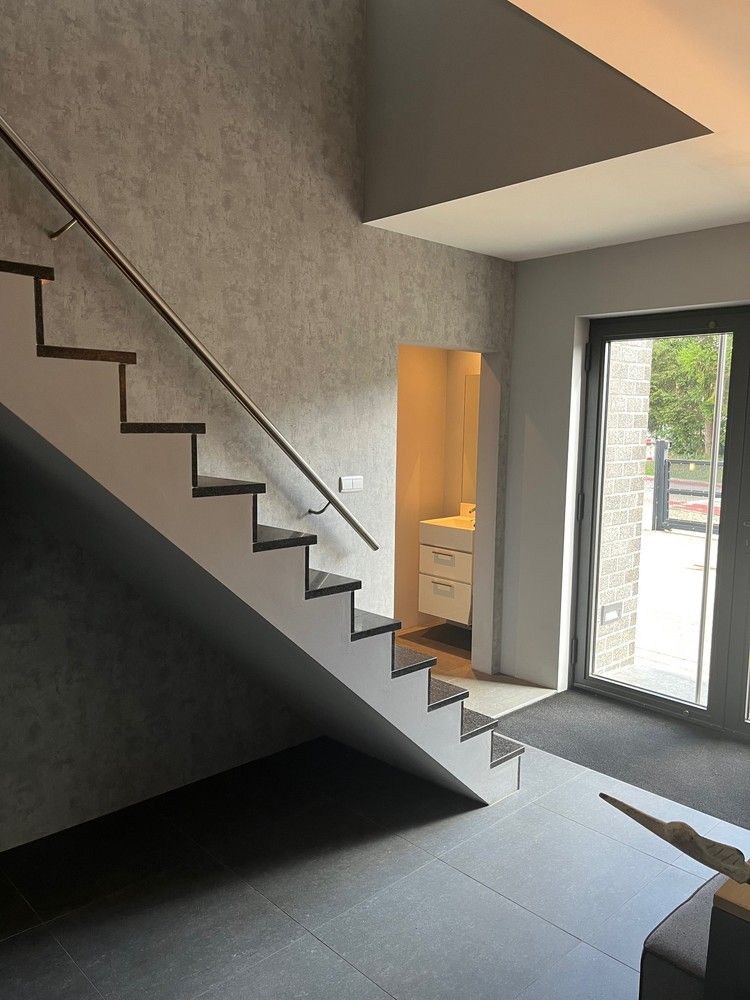 Licht, ruimte en luxe: energiezuinige, recente villa met 5 slk te koop in Maasmechelen! foto 4
