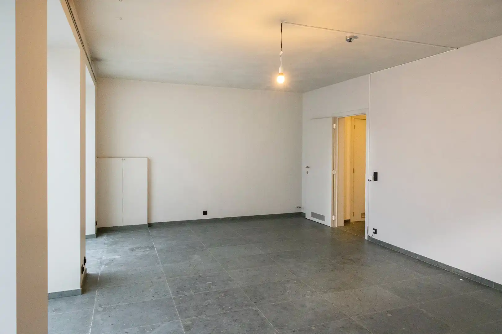 Woning met grote garage en mogelijk kantoor of praktijk. foto 3