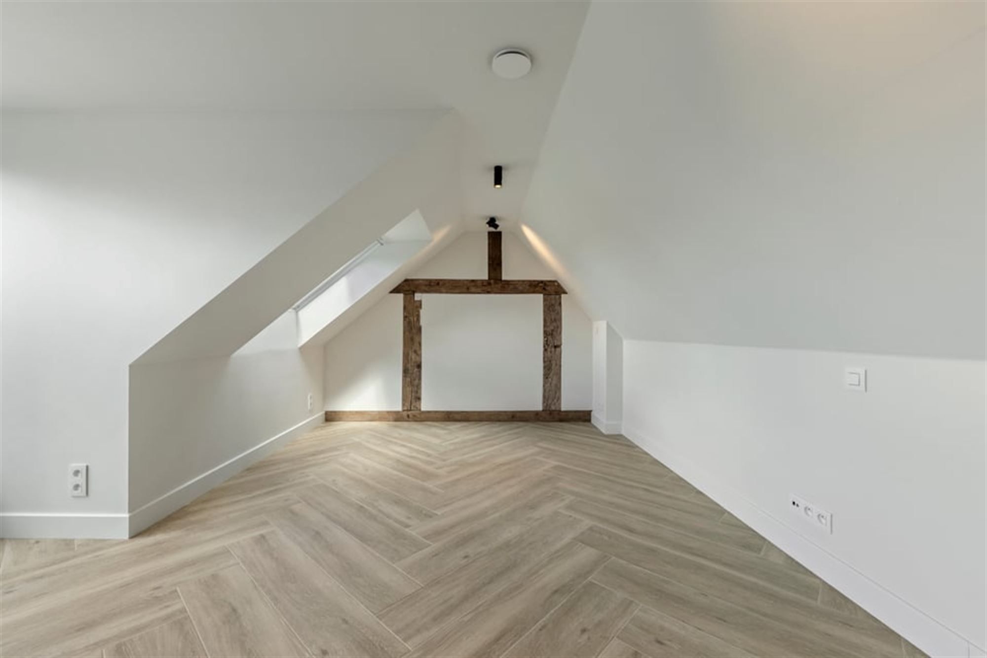 PRACHTIG GERENOVEERD APPARTEMENT MET 2 TERRASSEN TE HUUR MIDDENIN HET CENTRUM VAN SINT-TRUIDEN  foto 19