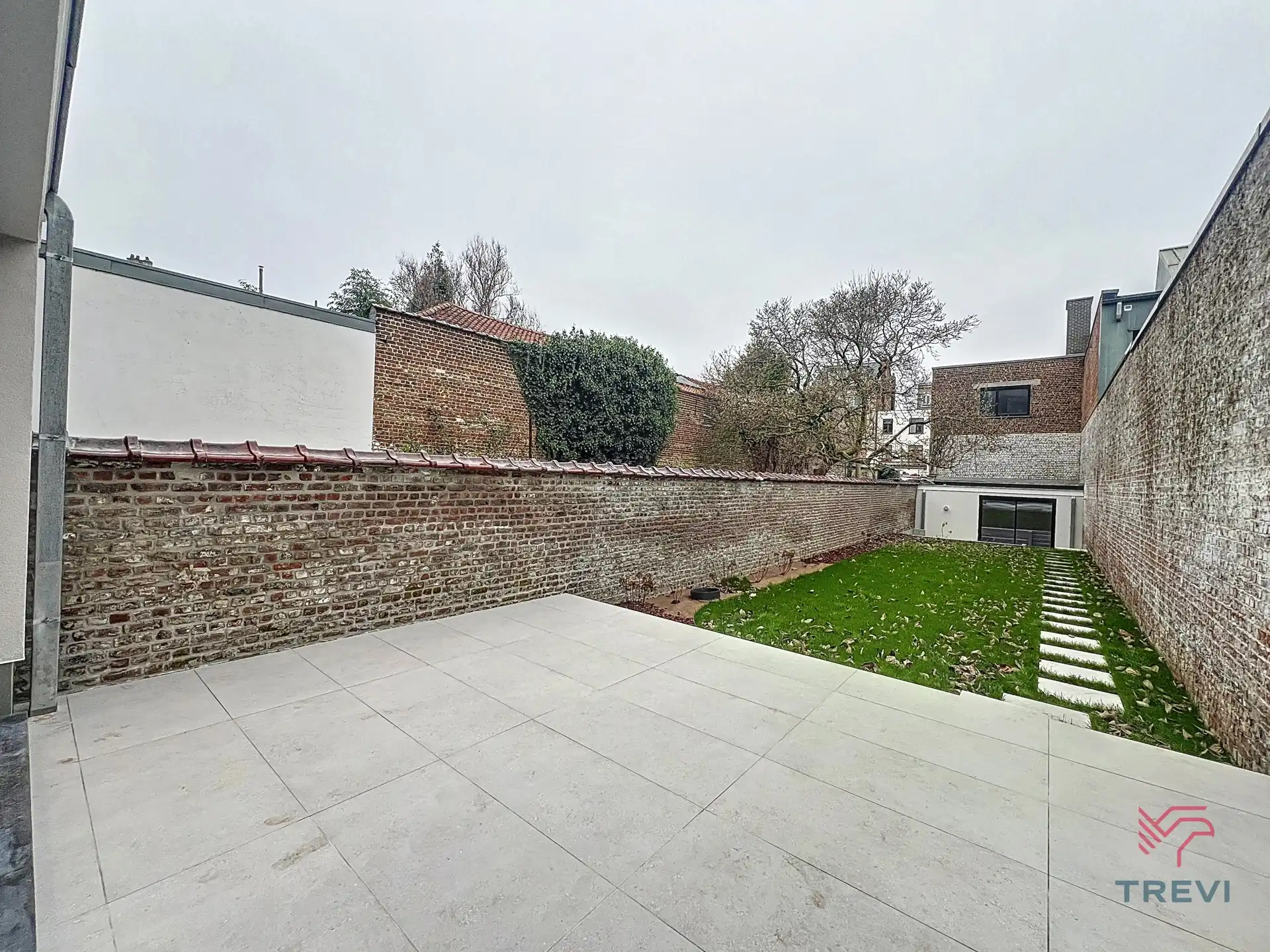 Schitterend huis met 5 slaapkamers en tuin  foto 24