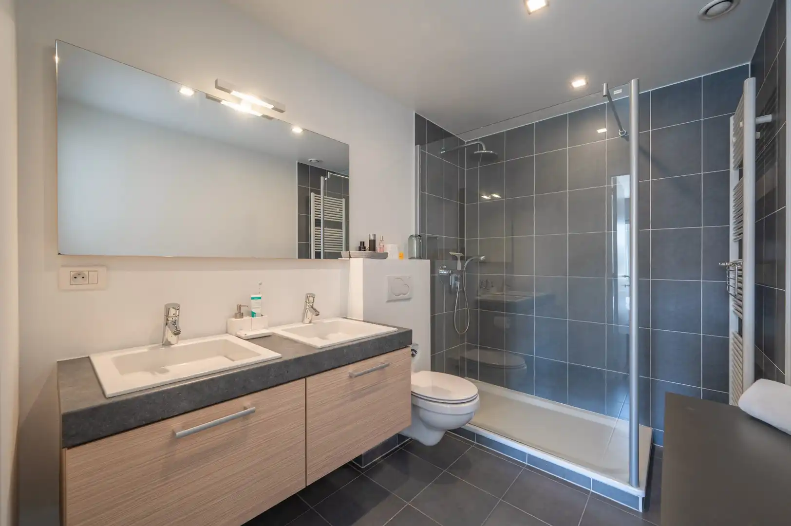 Ruim en instapklaar appartement met drie slaapkamers, centraal gelegen in Knokke. foto 13