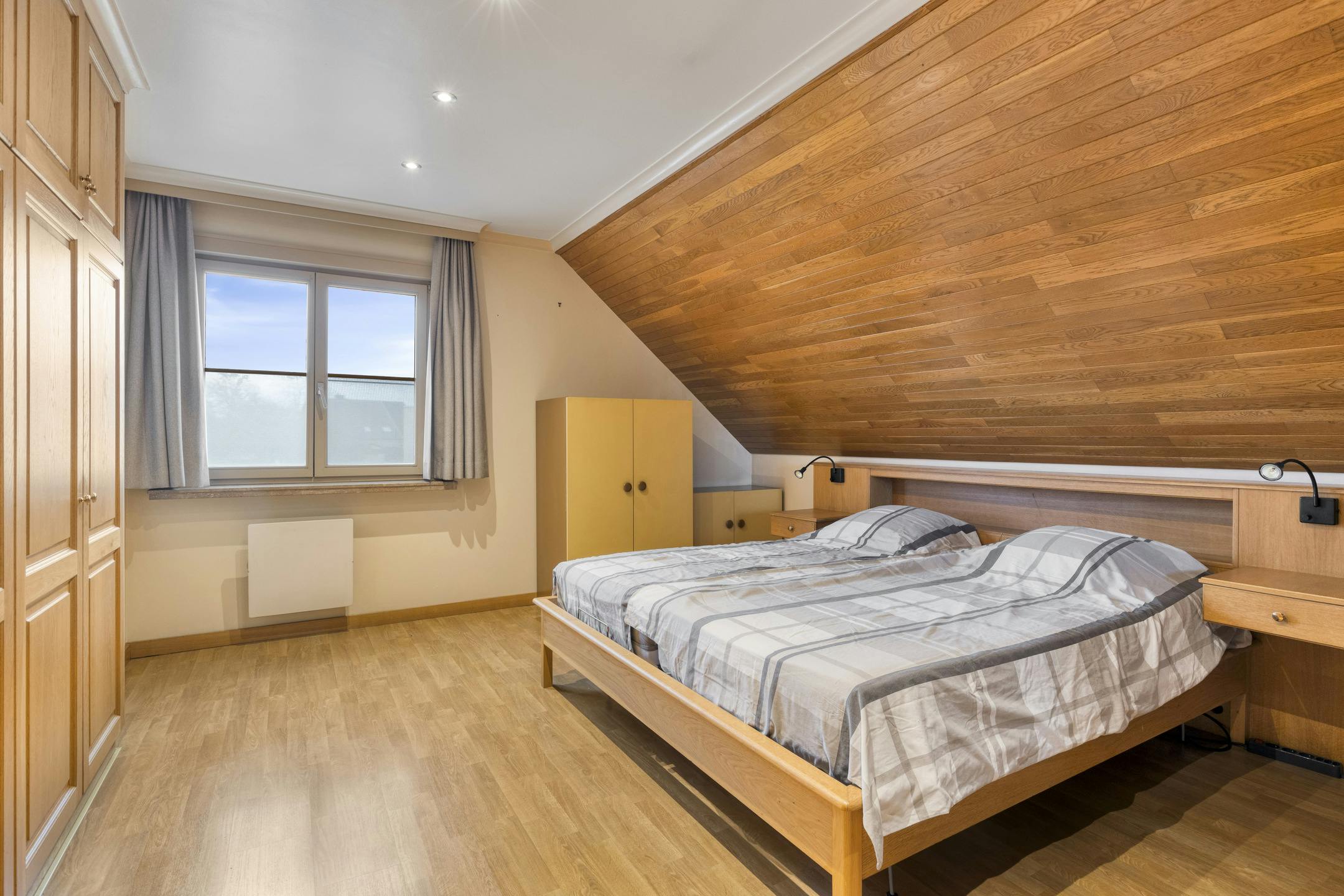 Mooie villa met schitterende tuin in residentiële woonwijk foto 15