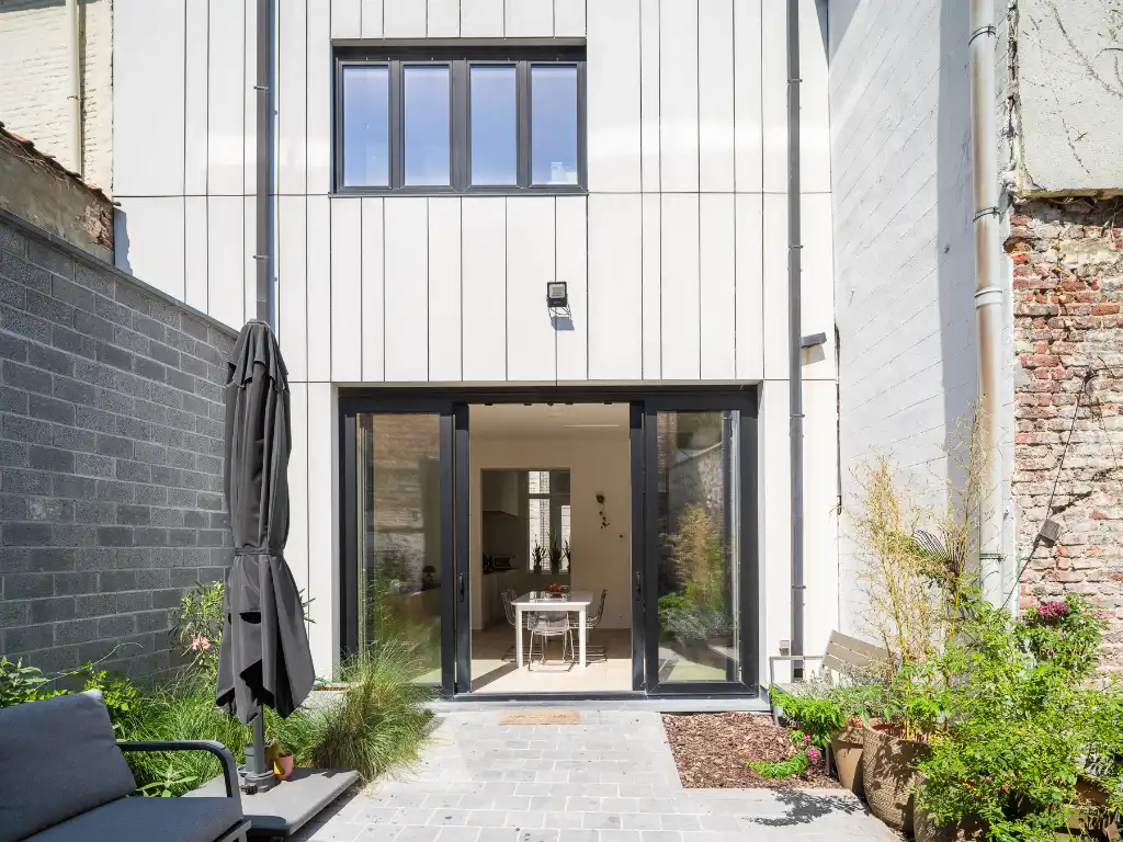 Centrum Gent - Instapklare burgerwoning met 4 slaapkamers, 2 badkamers, stadstuin en inpandig terras op een bijzonder centrale ligging. foto 6