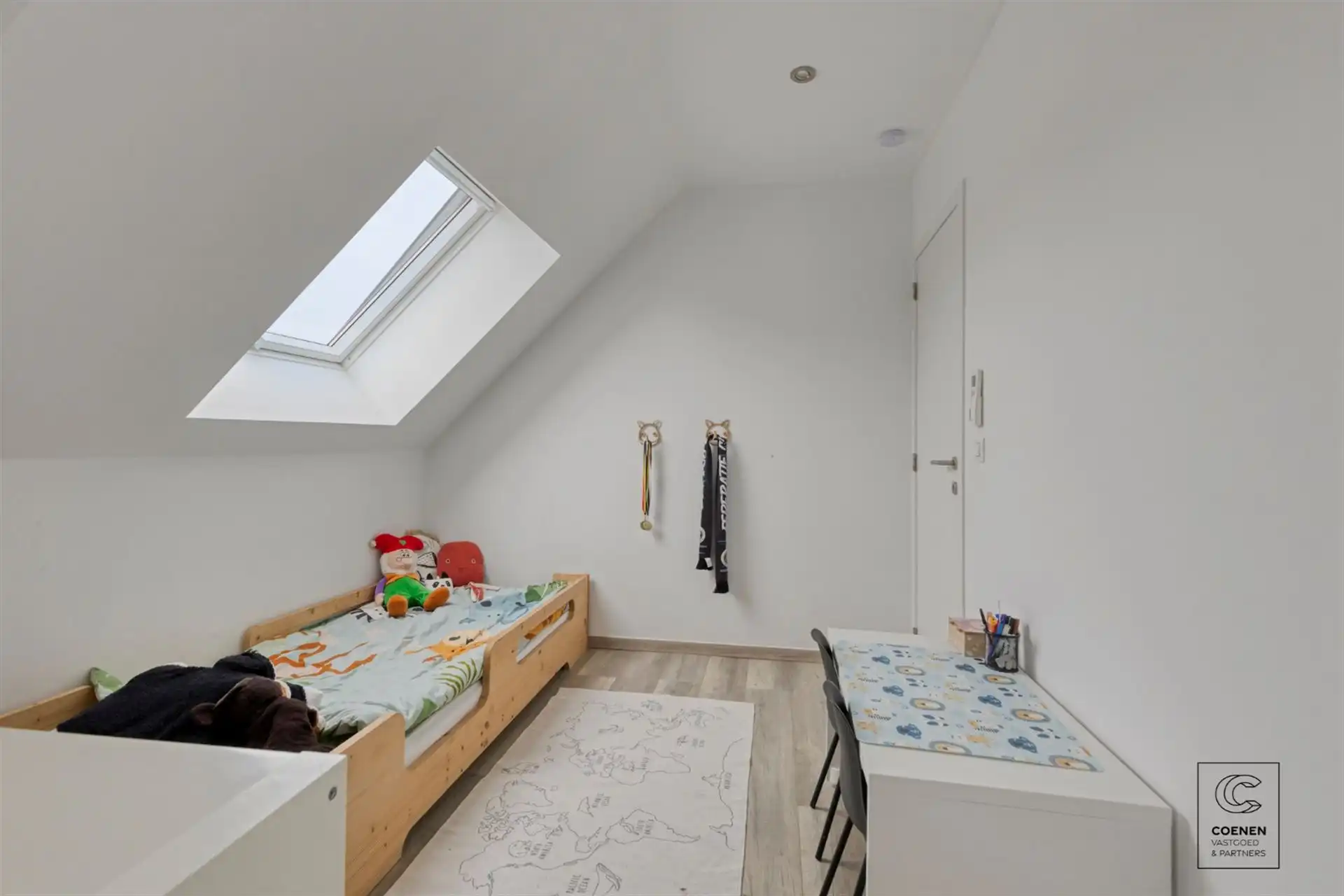 Instapklare woning met 5 slpks, tuin met zwembad te Oelegem! foto 16