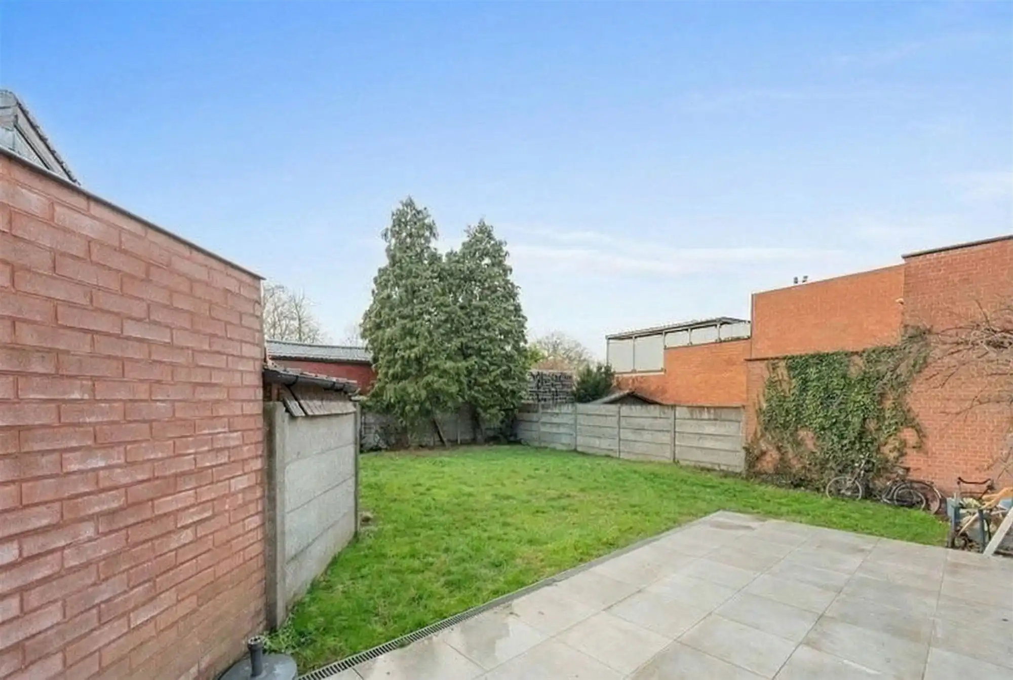 Mooi gerenoveerde gezinswoning met 3 slaapkamers en verrassend grote tuin foto 17