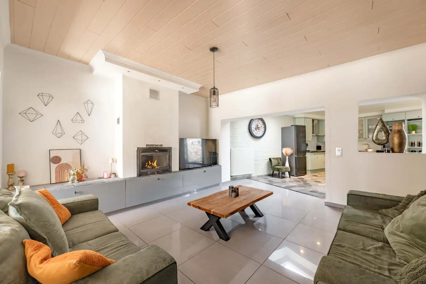 RUIME EN INSTAPKLARE WONING MET 3 SLAAPKAMERS EN CHARMANTE TUIN! foto 3