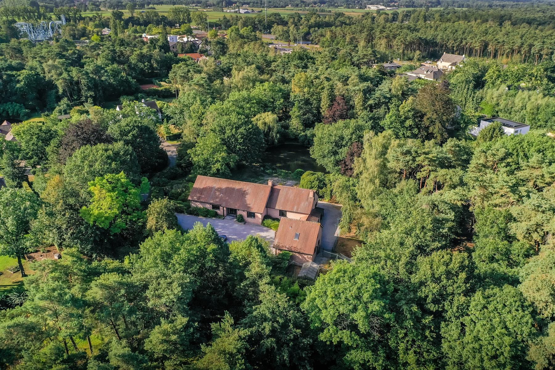 Villa in een oase van groen met zicht op waterpartij foto 3