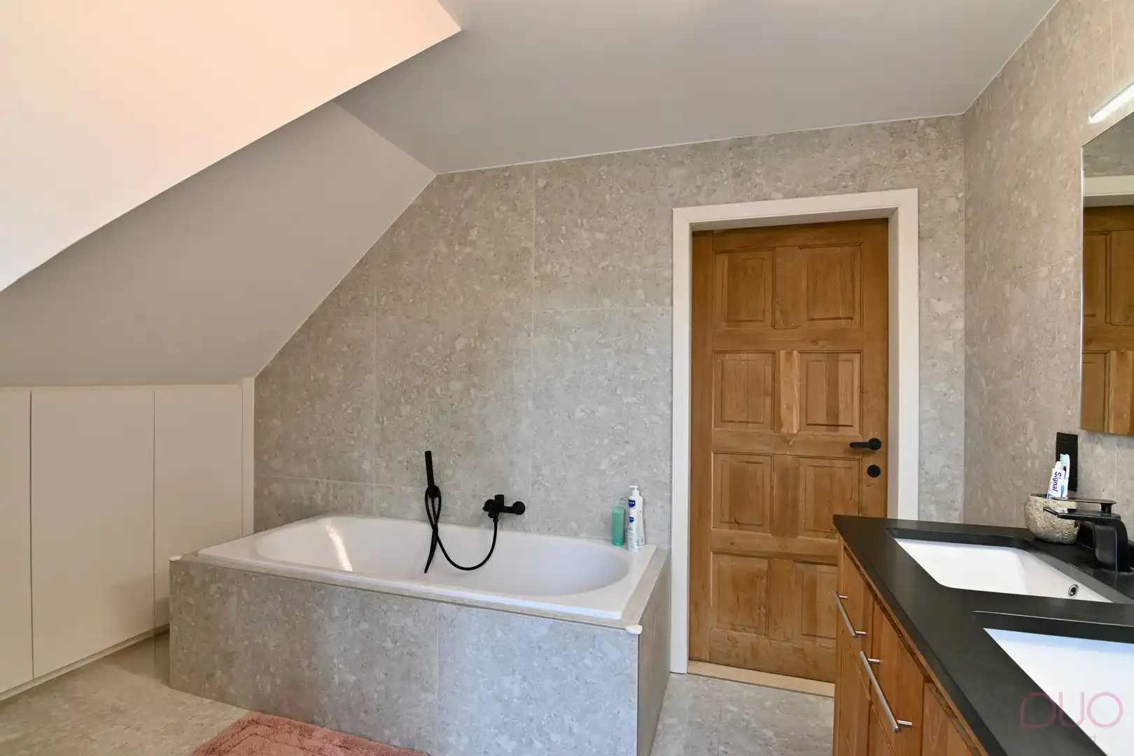 Gerenoveerd halfopen bebouwing op een prachtig perceel van 1h39a60ca inclusief weilanden foto 25