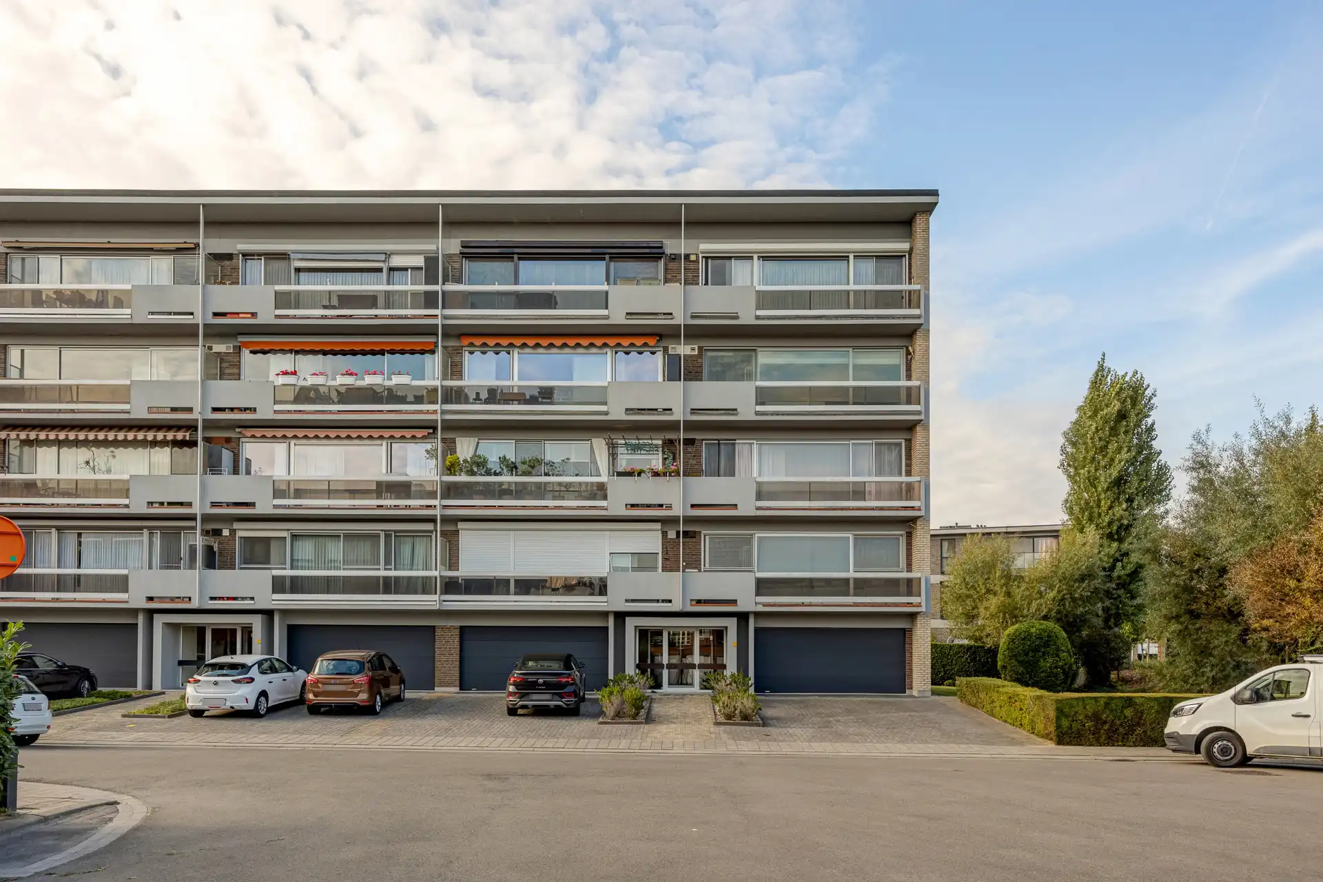 Lichtrijk appartement met drie slaapkamers en terras foto {{pictureIndex}}