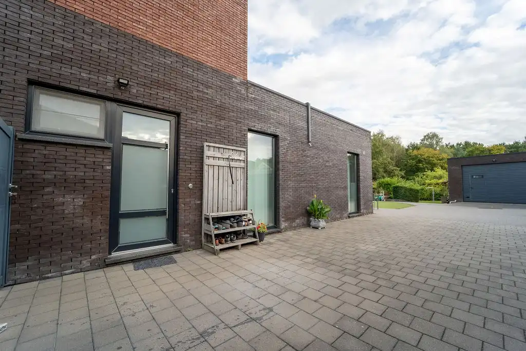 RUIM HANDELSHUIS MET WOONST TE SPALBEEK (HASSELT) foto 31