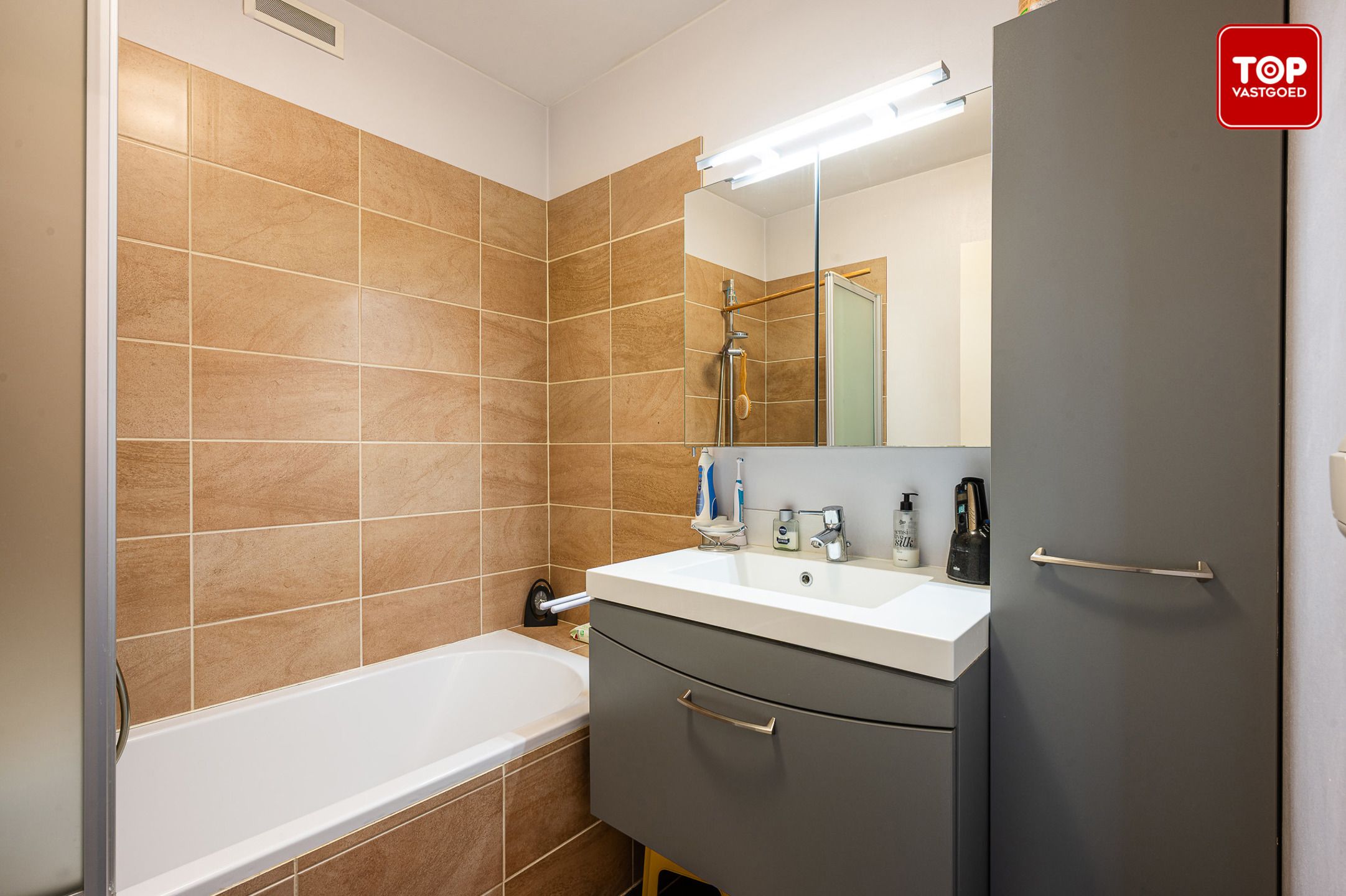 Instapklaar 2-slaapkamer appartement te Wondelgem. foto 12