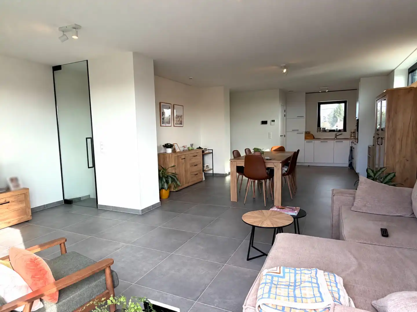 Lichtrijk nieuwbouw duplex-appartement met ruim zonneterras van 23 m²! foto 8