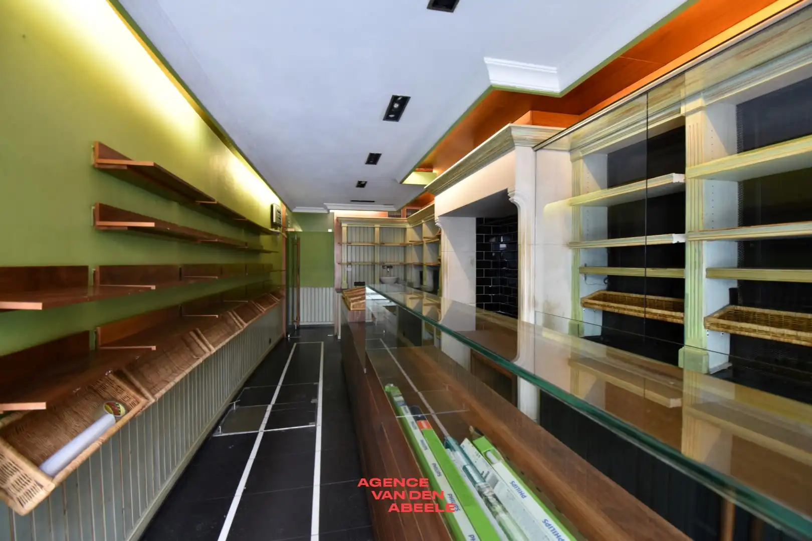 Winkelruimte met woonst in de Brugse binnenstad. foto 4