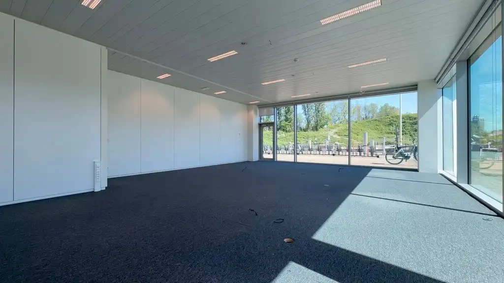Instapklaar kantoorgelijkvloers te huur in Blue Towers in Gent foto 17