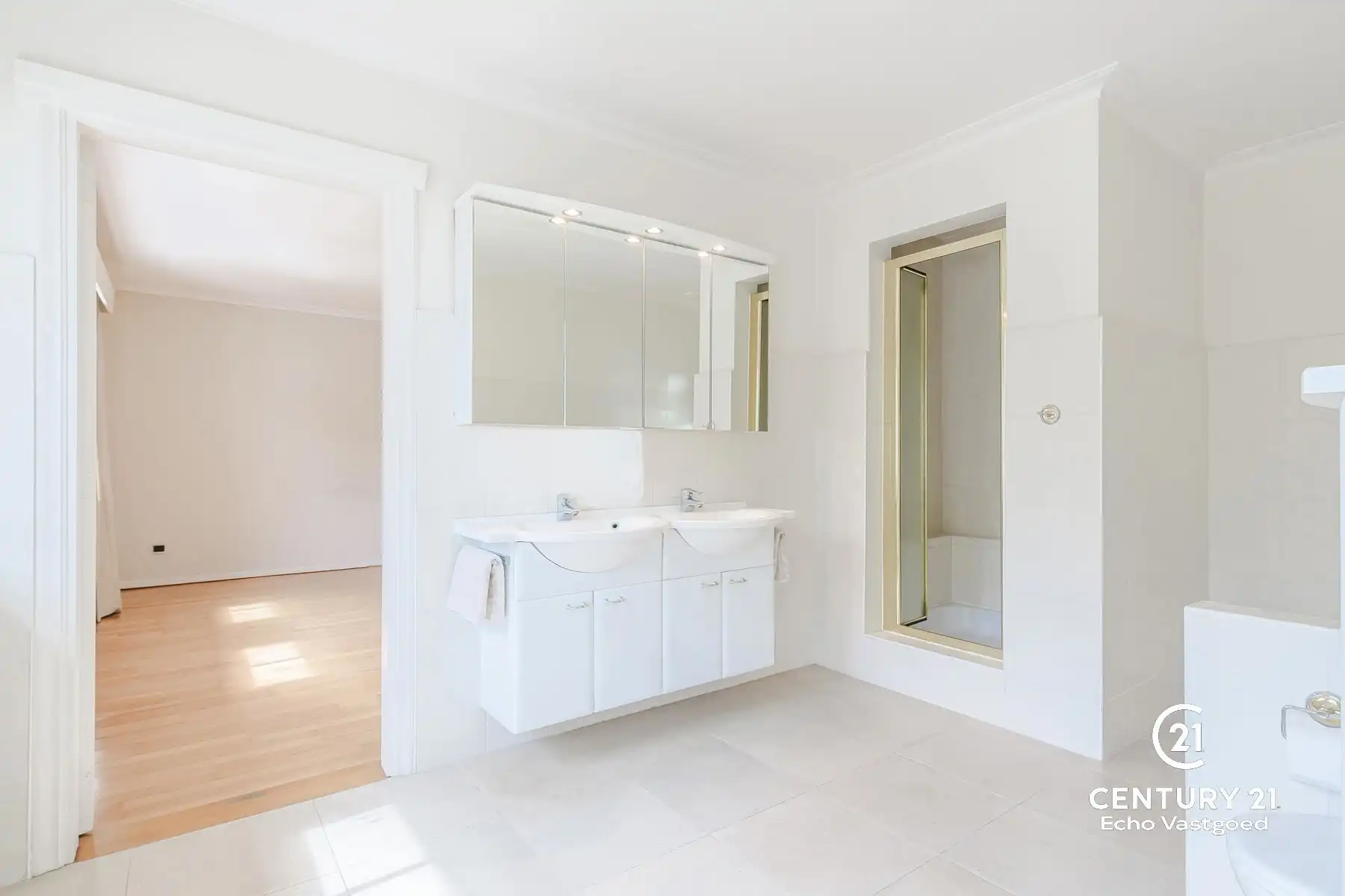 Ruime villa met kantoor, binnenzwembad, mooie tuin op 3172m² foto 21