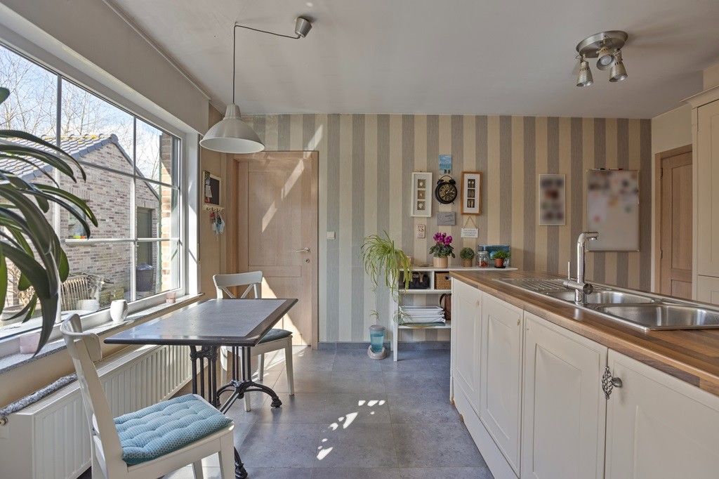 VEURNE: Stijlvolle en tijdloze villa in residentiële wijk met 4 slpks (waarvan 1 glvl.), 2 badk., dubbele garage en zonnige inplanting op 1.034m² grondopp. foto 8