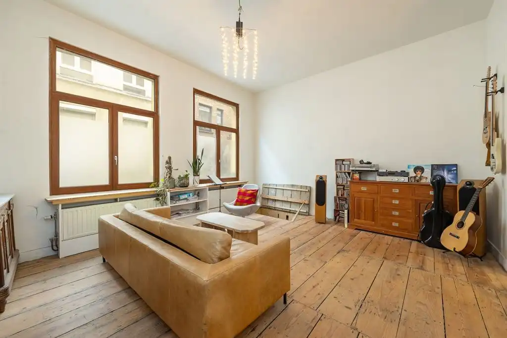 Karaktervol appartement met stadskoer foto 12