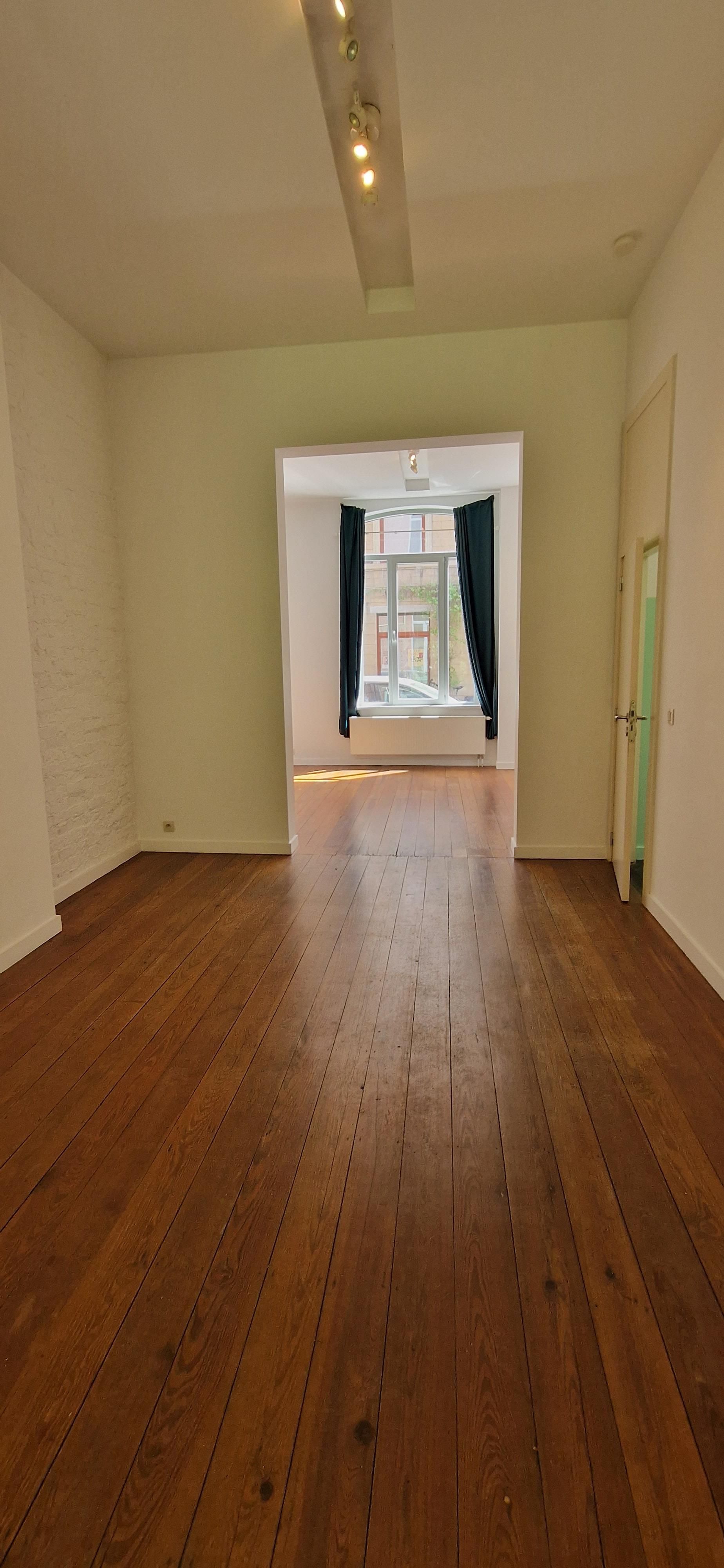 Karaktervolle HERENWONING met mooie leefruimten, 4 slaapkamers en een rustgevende tuin  op 1 are 70 ca.   foto 6