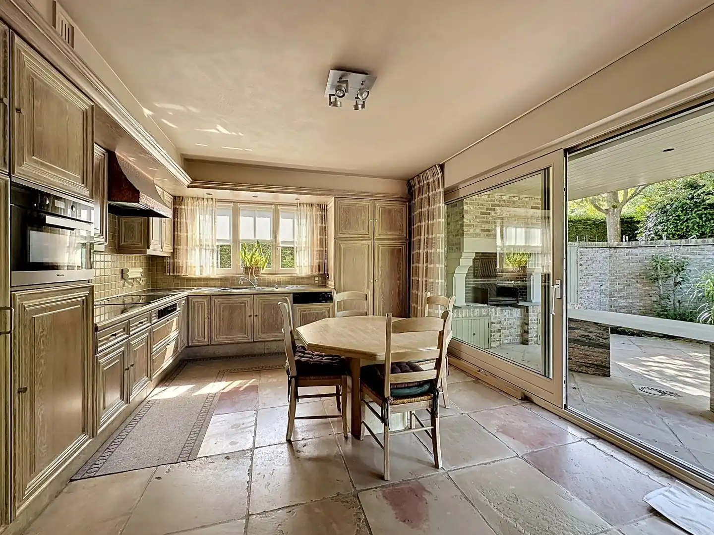 Exclusieve Spaanse villa welgelegen nabij de duinen en de zee. foto 8