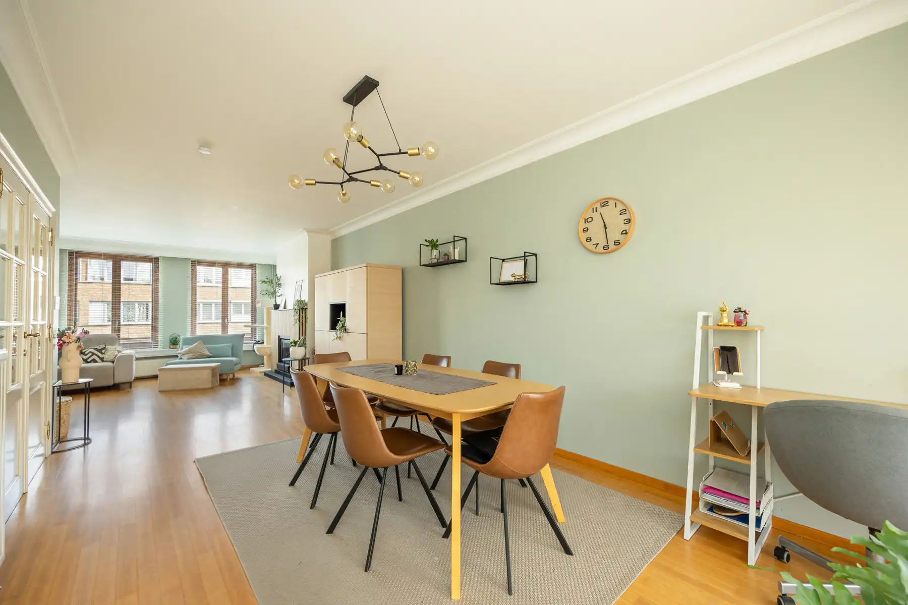 Ruime woning met 3 aangename slaapkamers, garage en tuin foto 4