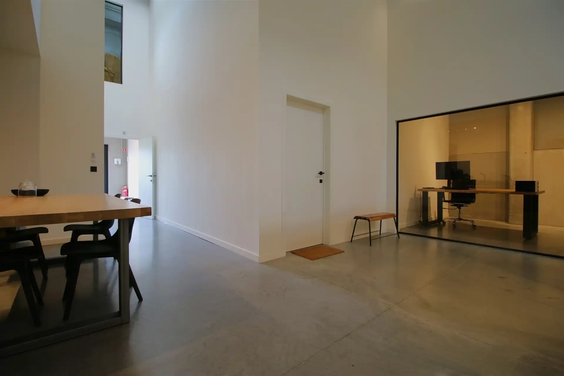 Ingerichte KMO-unit met burelen en magazijnen foto 12