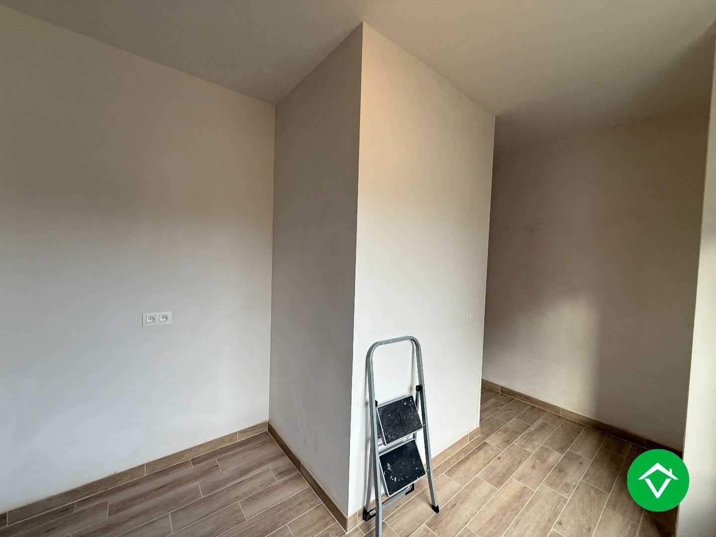 Gerenoveerde woning twee slaapkamers en koer in centrum Roeselare  foto 3