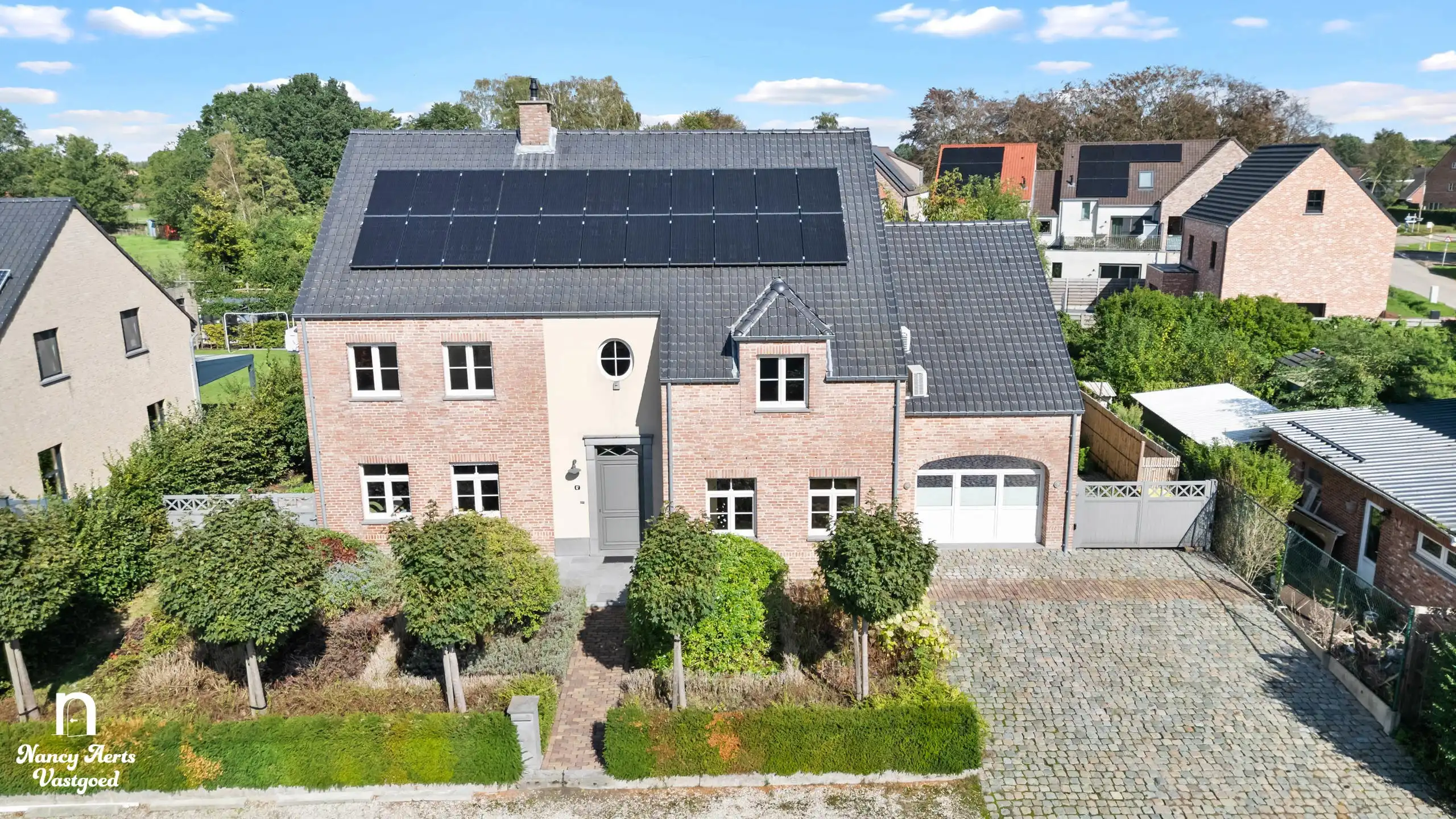 Verrassend ruime woning met aparte studio op rustige locatie foto {{pictureIndex}}
