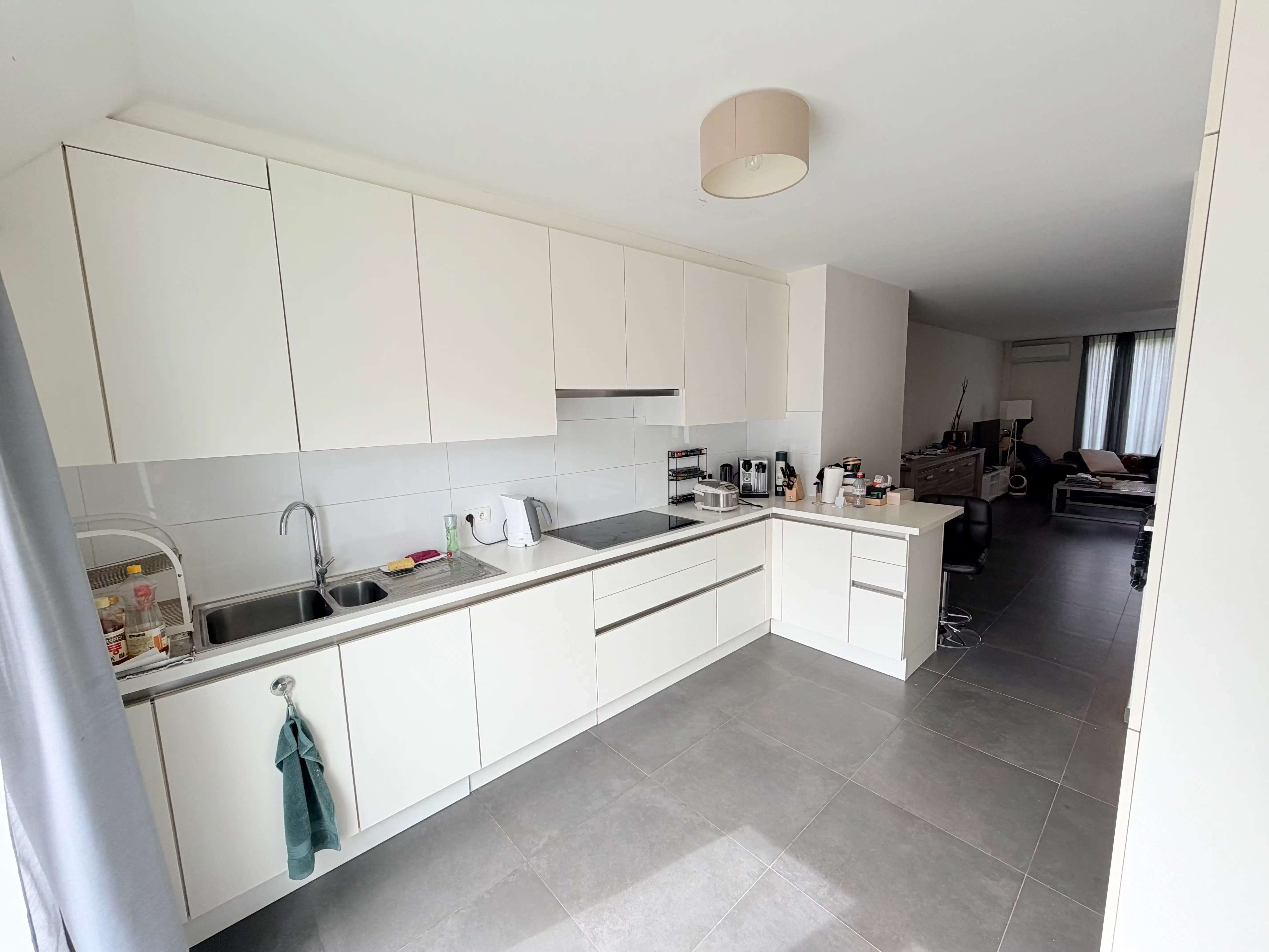 Prachtig duplexappartement met 2 slaapkamers, 2 badkamers, 2 terrassen en 1 autostaanplaats. foto 3