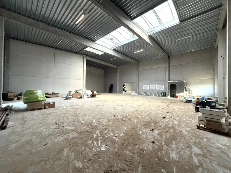 Nieuwbouw KMO-unit 380 m² + 107 m² kantoor op topligging in Evergem foto 7