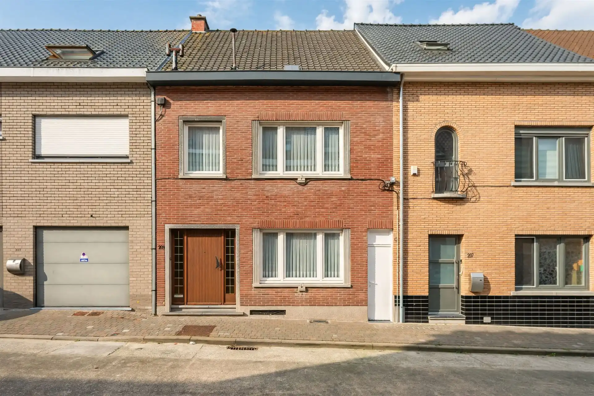 Hoofdfoto van de publicatie: Degelijke woning met veel potentieel & aangename tuin 